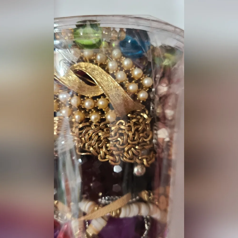 Jewelry Jar lot brooches necklaces bracelets vintage & modern glass rhinestones - Picture 6 of 10